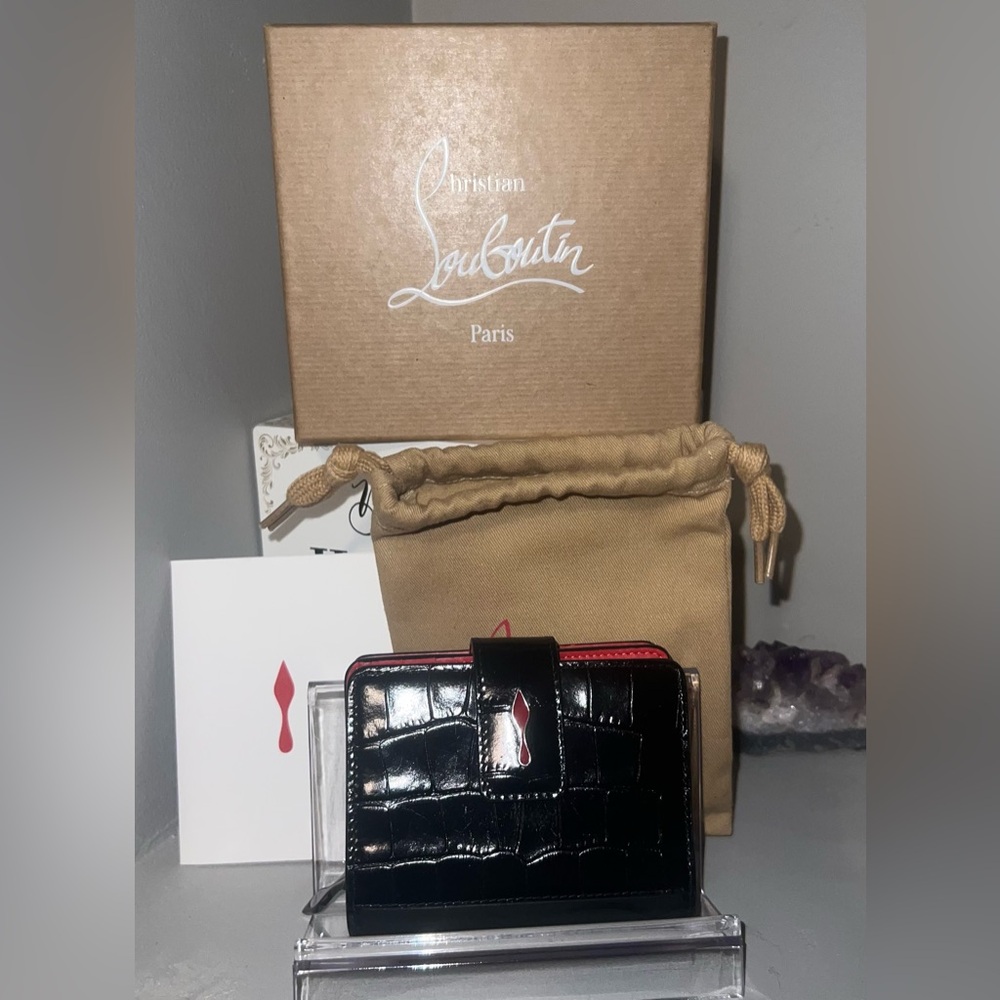EUC RARE Christian Louboutin Bifold Wallet Leather and Rubber. Croc Embossed!